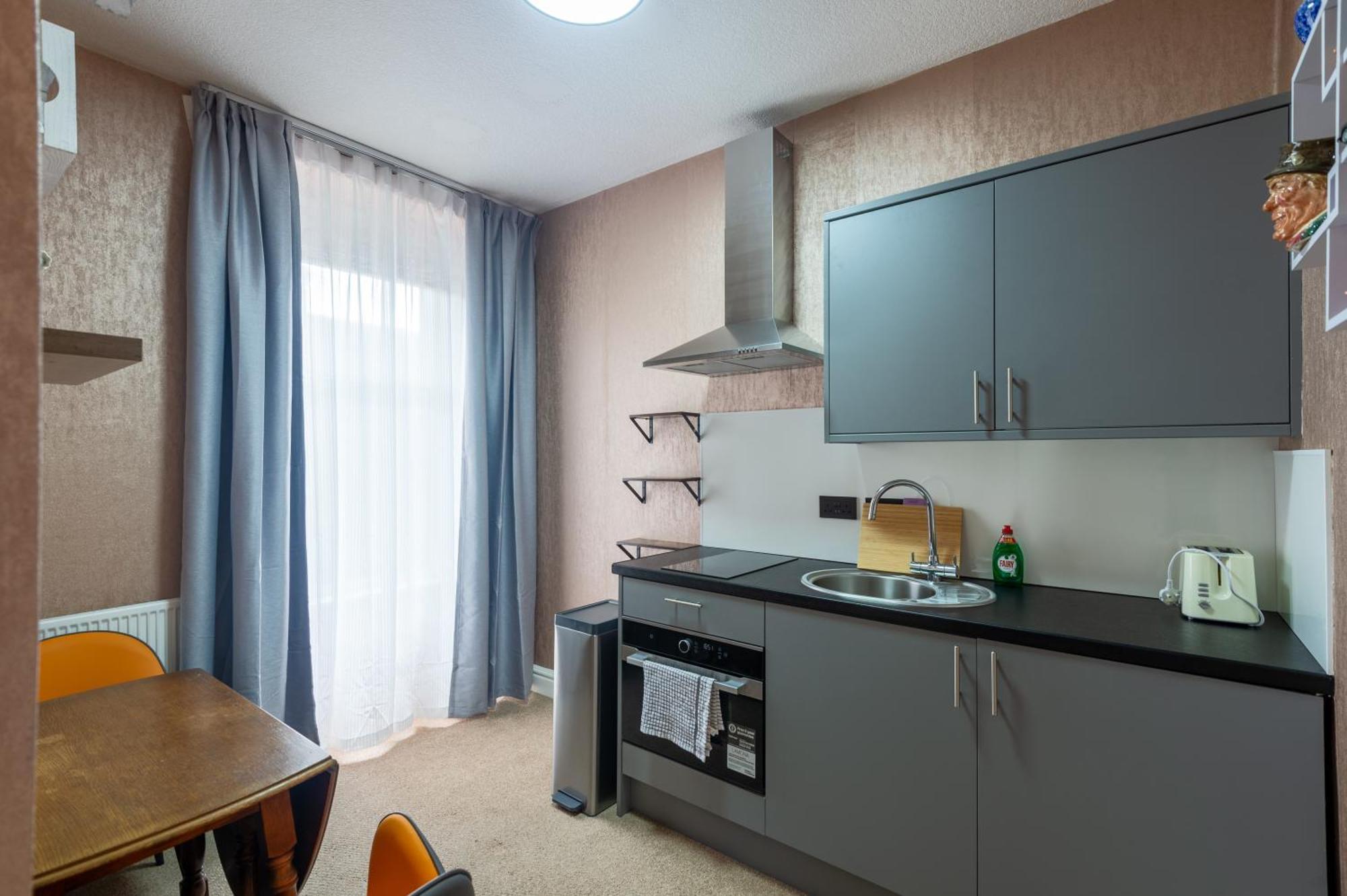 The Ambleside Apartments - Self Catering With Private Kitchen - Best For Location Exterior photo