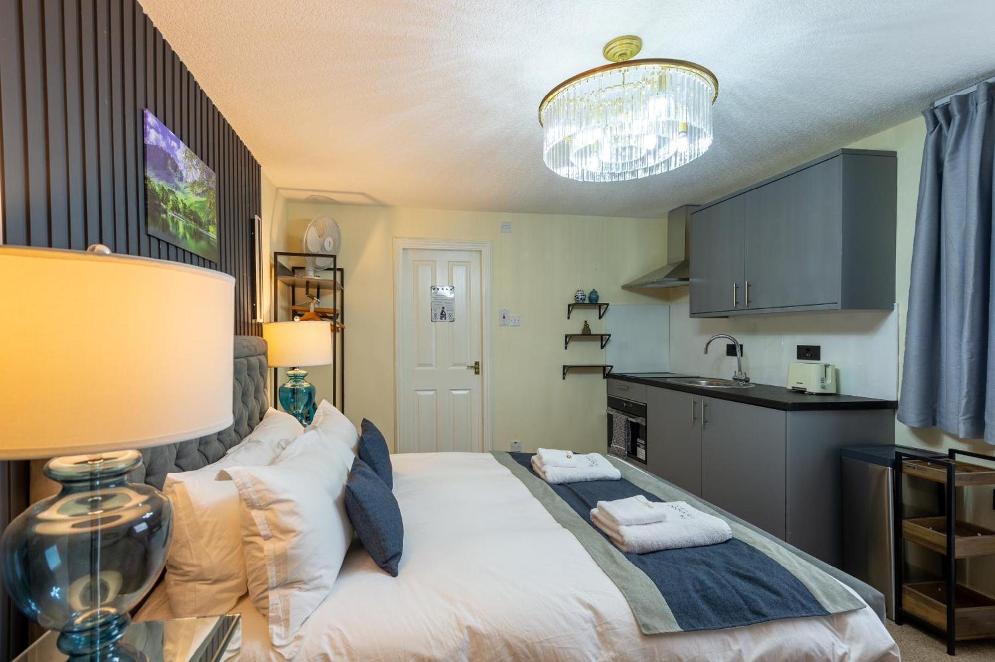 The Ambleside Apartments - Self Catering With Private Kitchen - Best For Location Exterior photo