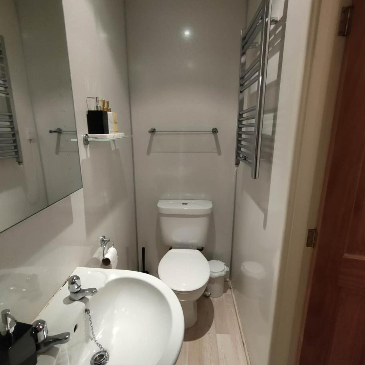 The Ambleside Apartments - Self Catering With Private Kitchen - Best For Location Exterior photo