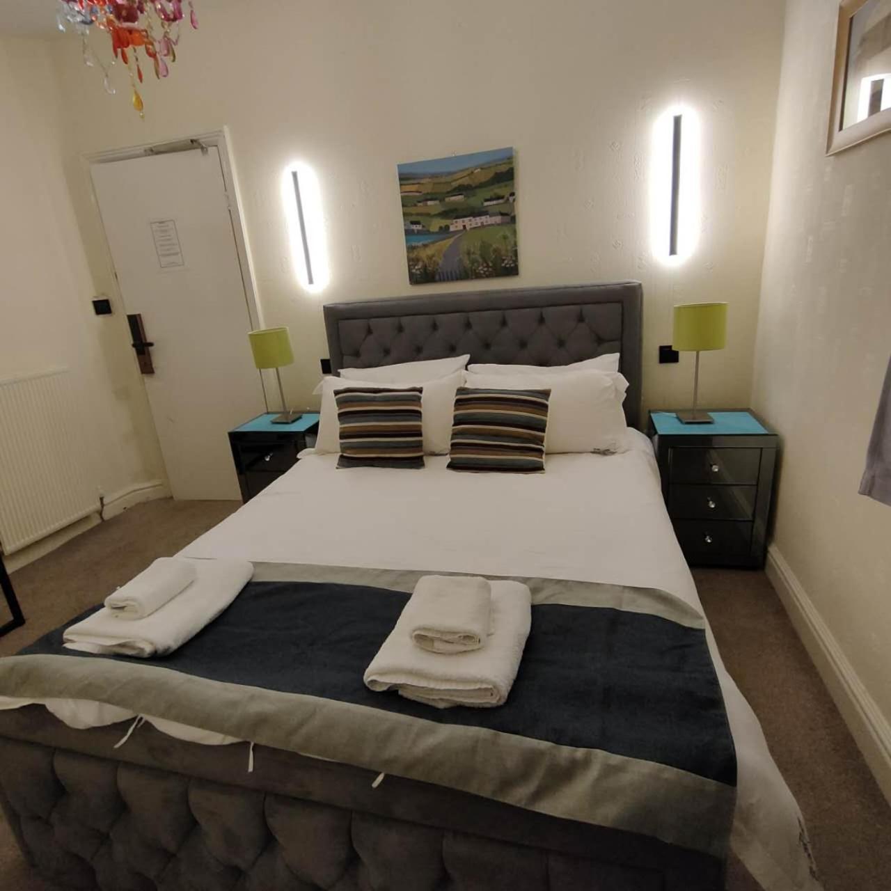 The Ambleside Apartments - Self Catering With Private Kitchen - Best For Location Exterior photo