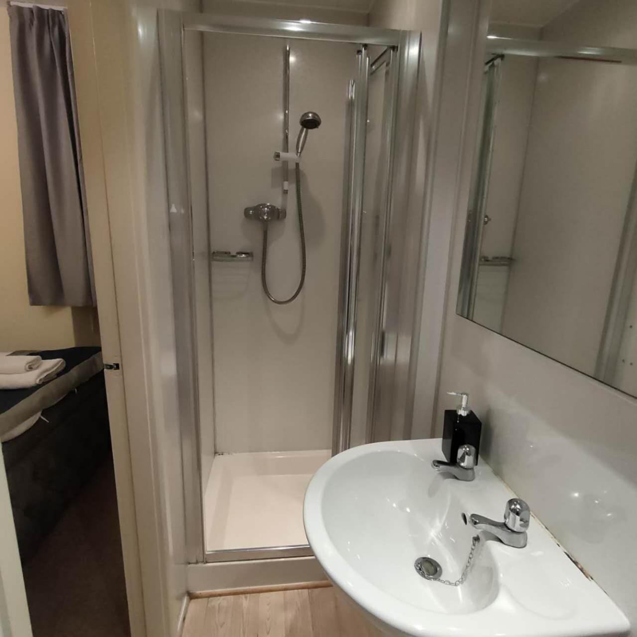 The Ambleside Apartments - Self Catering With Private Kitchen - Best For Location Exterior photo